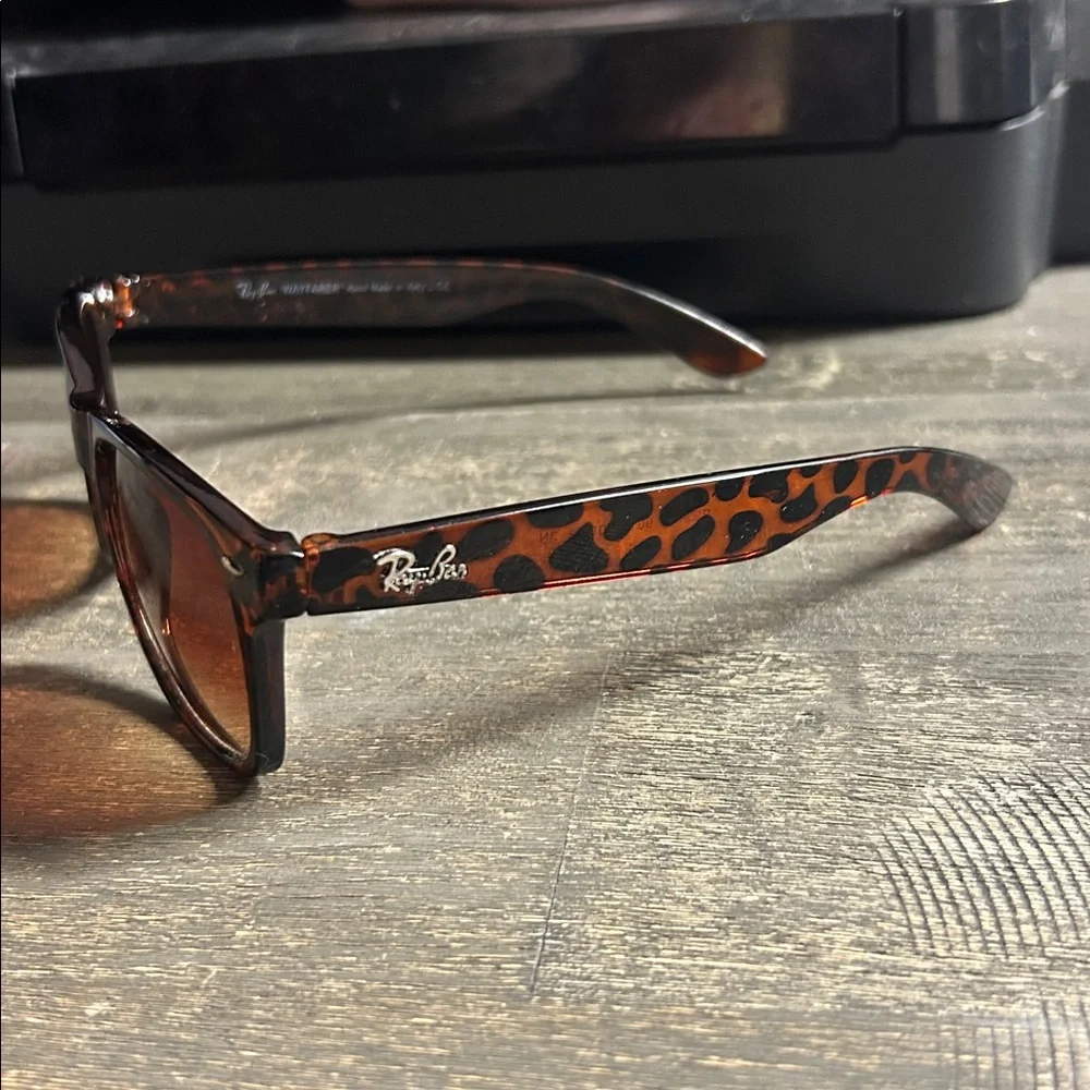 Ray-Ban Wayfarer Amber Tortoise‎ Sunglasses